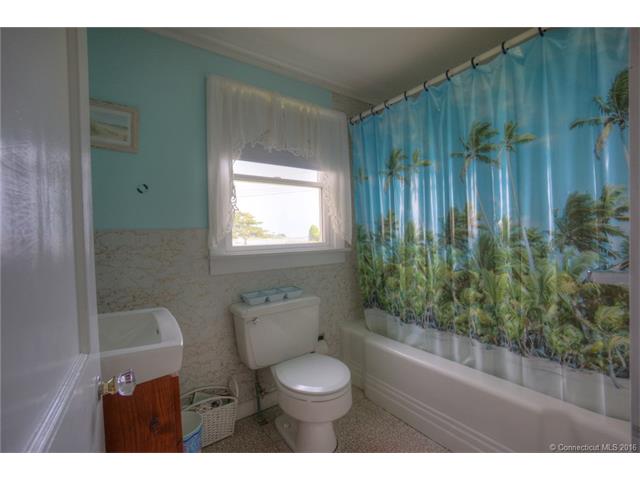 9 Skipper St, Stonington, CT 06378