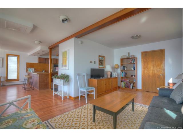 8 Skipper St, Stonington, CT 06378