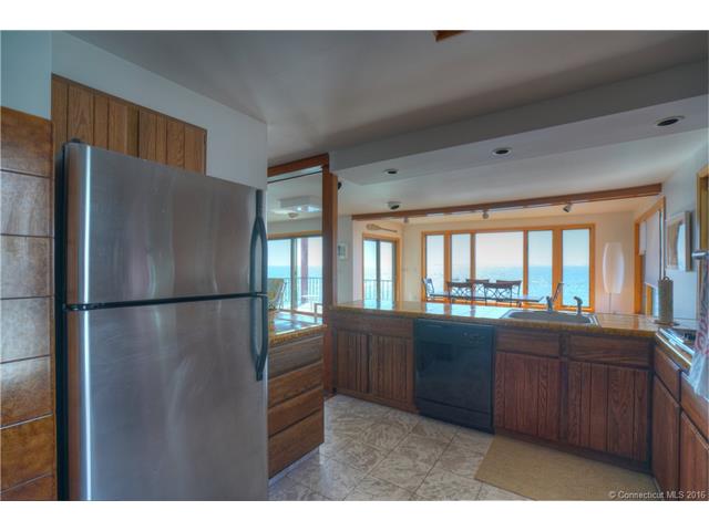 8 Skipper St, Stonington, CT 06378