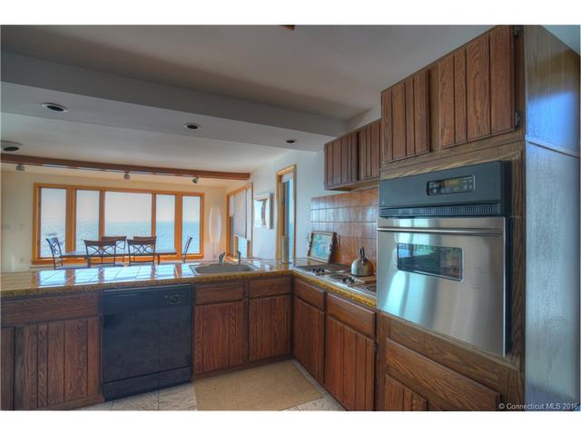 8 Skipper St, Stonington, CT 06378