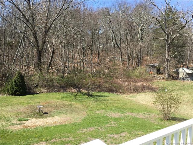 104 Fort Shantok Rd, Montville, CT 06382
