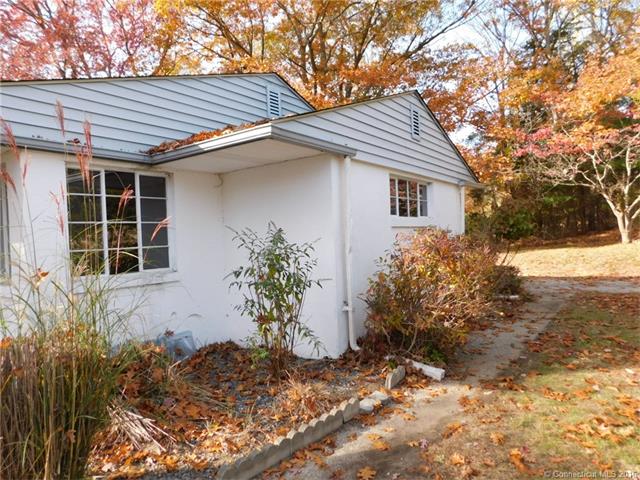13 Cove Rd, Montville, CT 06382