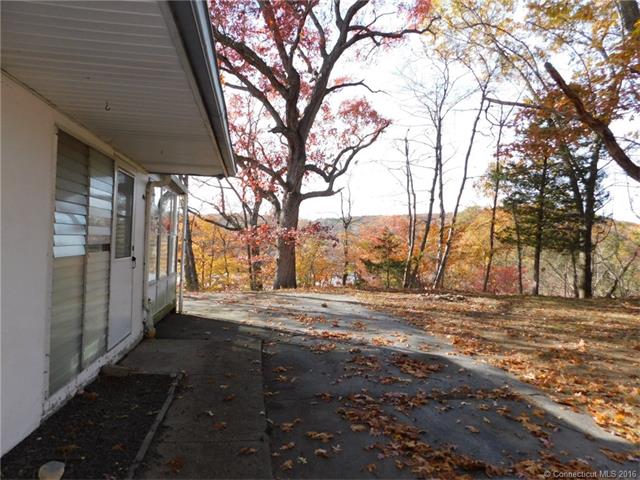 13 Cove Rd, Montville, CT 06382