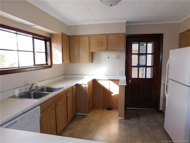 13 Cove Rd, Montville, CT 06382