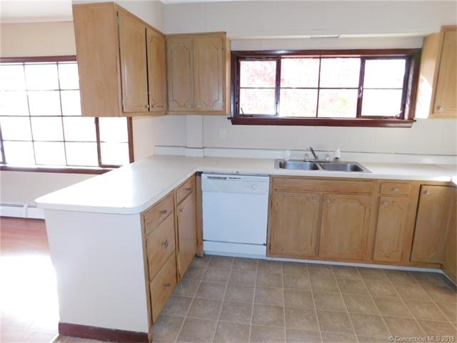 13 Cove Rd, Montville, CT 06382