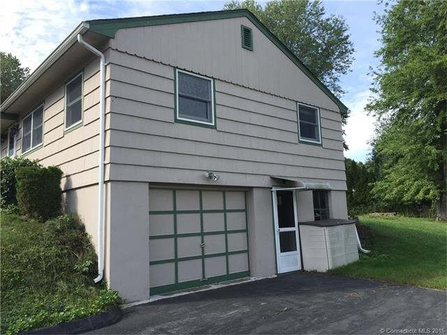 81Dydo Dr, Montville, CT 06382