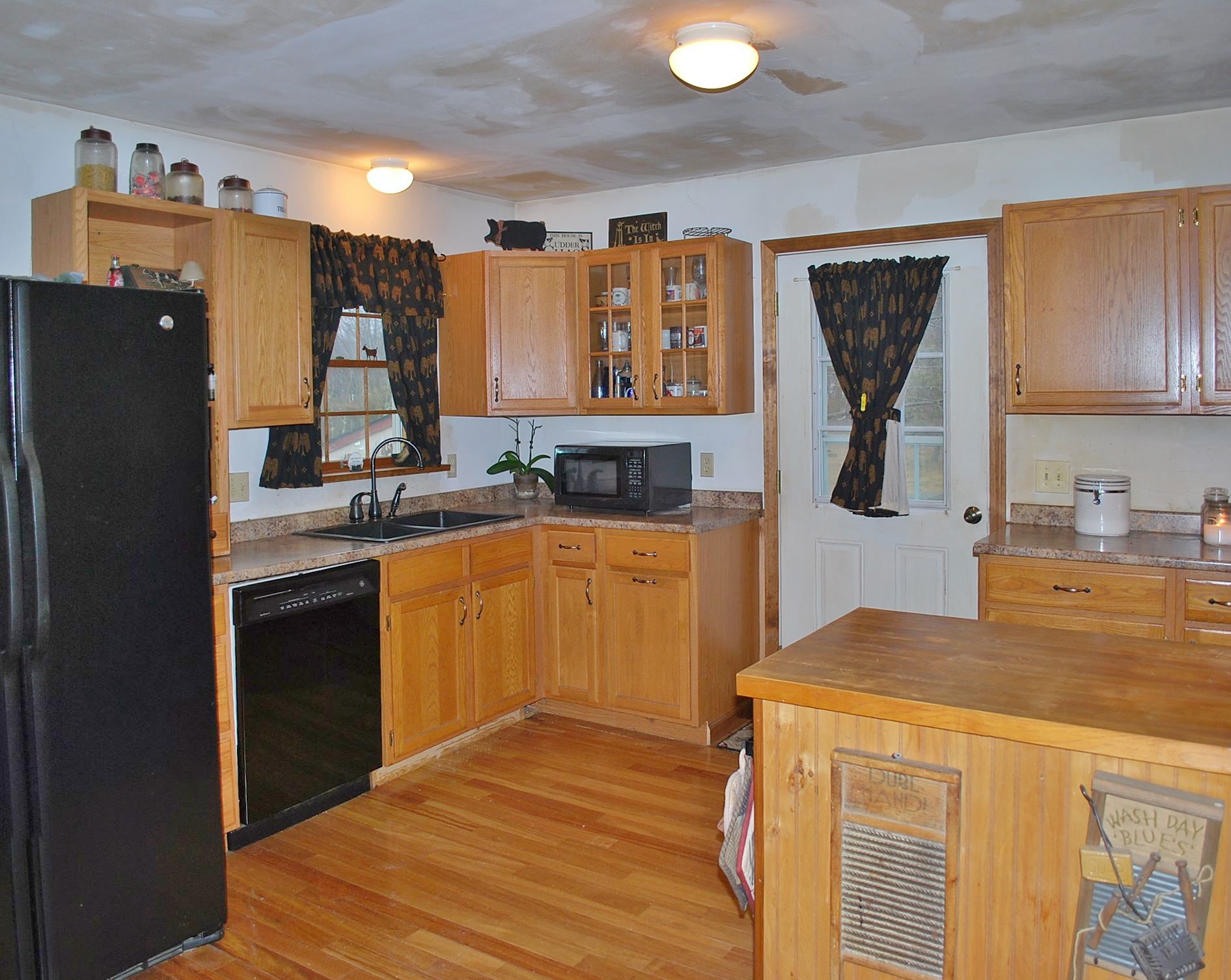 33 Joy Lane, Uncasville, CT 06382