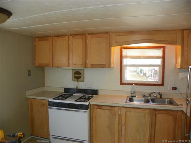 14 Ferri Dr, Waterford, CT 06385