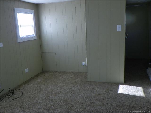14 Ferri Dr, Waterford, CT 06385