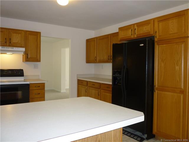 163 Shore Rd, Waterford, CT 06385