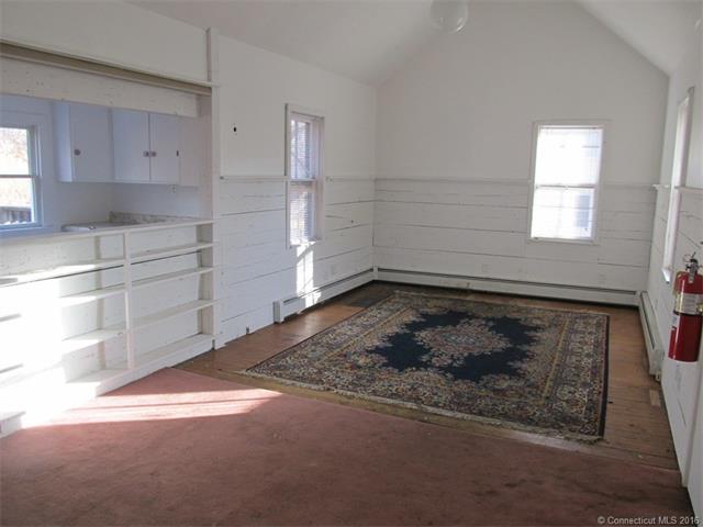 17 Avery Ln, Waterford, CT 06385