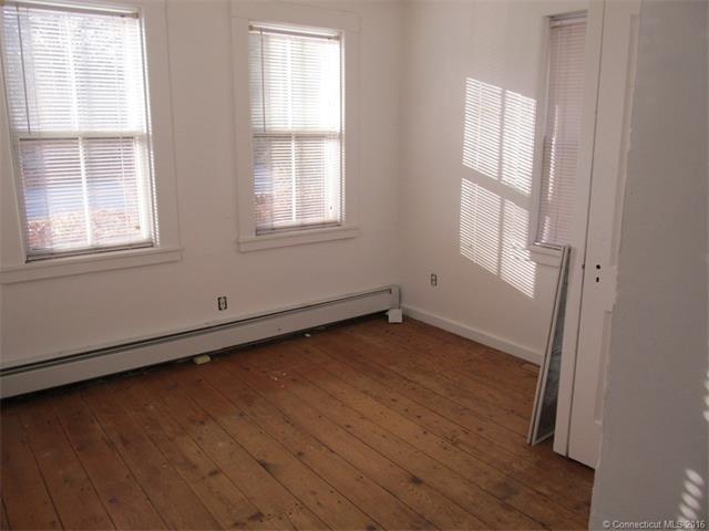17 Avery Ln, Waterford, CT 06385
