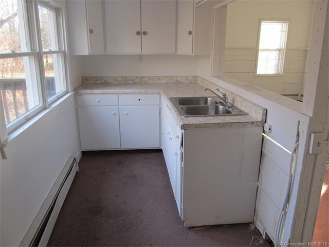 17 Avery Ln, Waterford, CT 06385