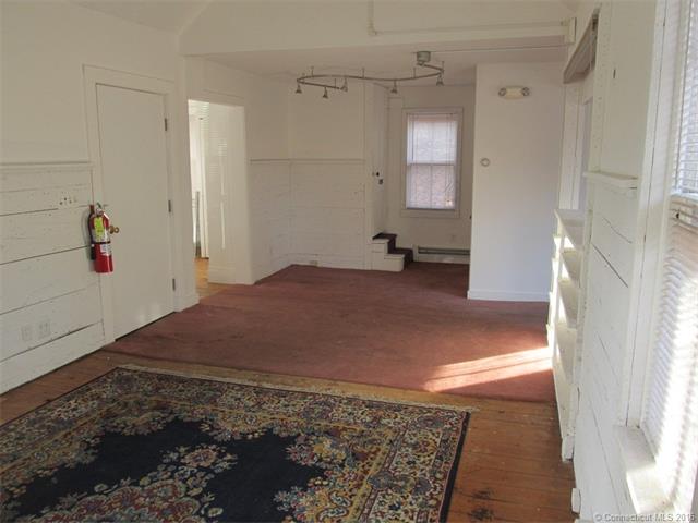 17 Avery Ln, Waterford, CT 06385