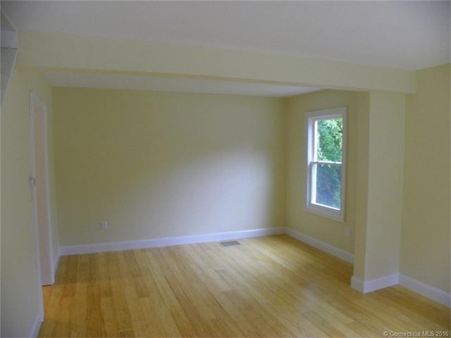 2 Chapman Ave, Waterford, CT 06385