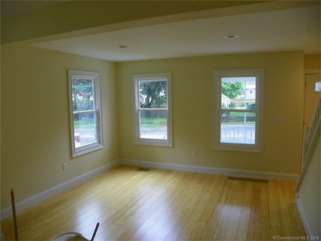 2 Chapman Ave, Waterford, CT 06385