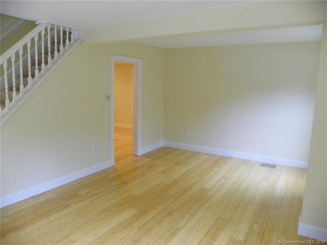 2 Chapman Ave, Waterford, CT 06385