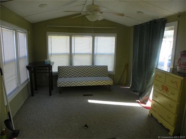 18 Ferri Dr, Waterford, CT 06385