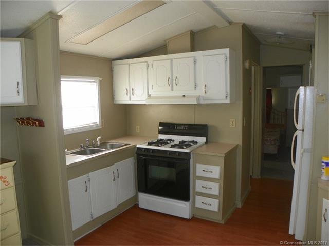 18 Ferri Dr, Waterford, CT 06385