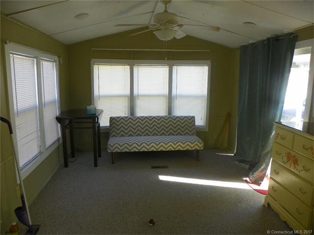 18 Ferri Dr, Waterford, CT 06385