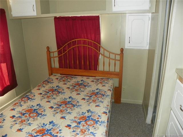 18 Ferri Dr, Waterford, CT 06385