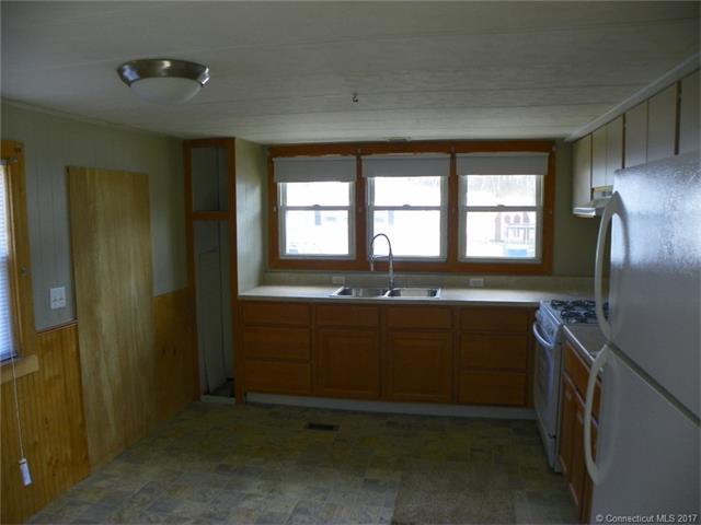 14 Woodland Dr, Waterford, CT 06385