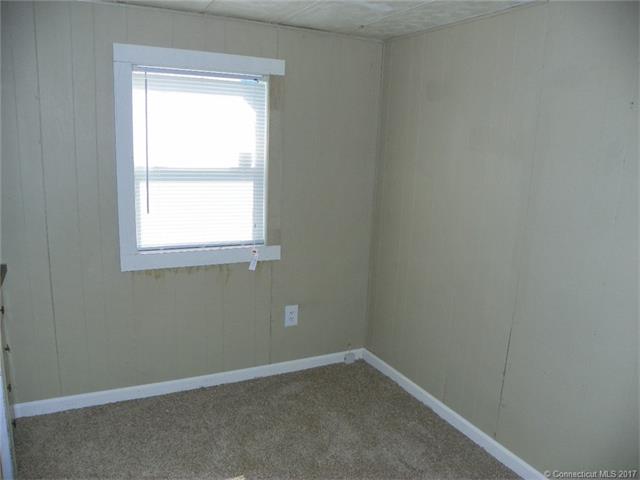 14 Woodland Dr, Waterford, CT 06385