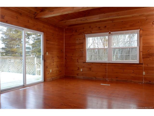 2r Stone St, Waterford, CT 06385