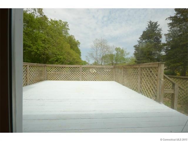 2r Stone St, Waterford, CT 06385