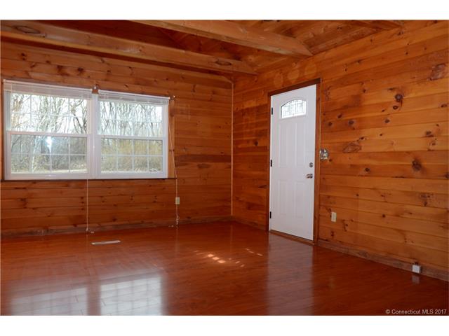 2r Stone St, Waterford, CT 06385