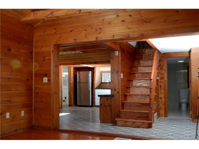 2r Stone St, Waterford, CT 06385