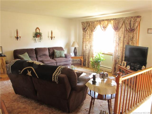 8Beverly Rd, Waterford, CT 06385