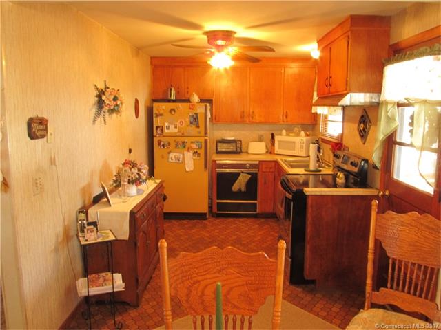 8Beverly Rd, Waterford, CT 06385