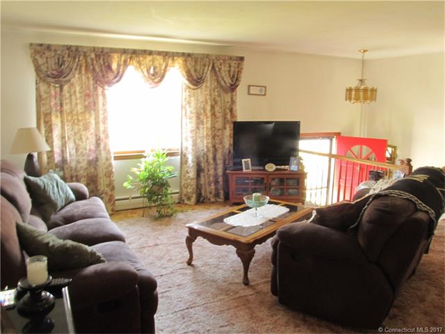 8Beverly Rd, Waterford, CT 06385