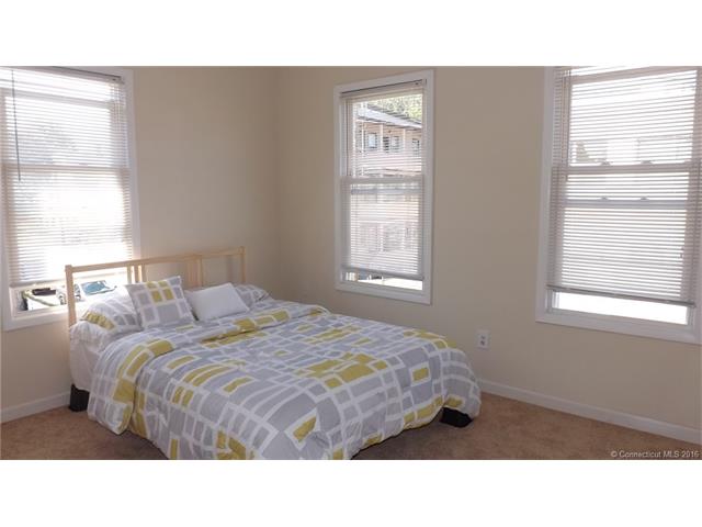 11 Crescent St, Ansonia, CT 06401