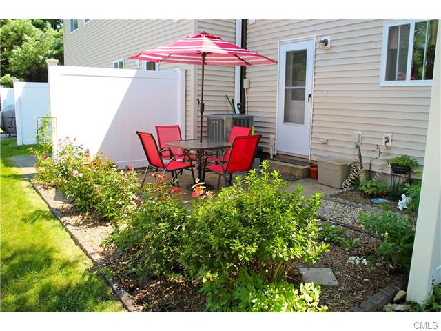 14 Macintosh Lane, Ansonia, CT 06401