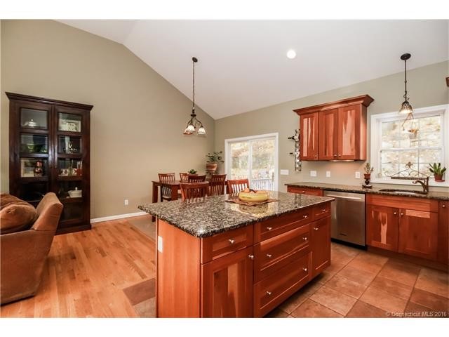 35Woodbridge Ave, Ansonia, CT 06401