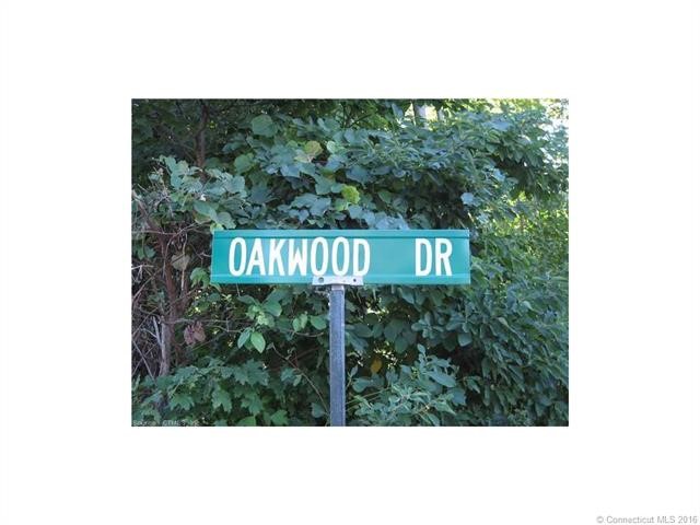 15Oakwood Dr, Beacon Falls, CT 06403