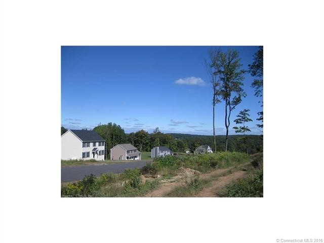 15Oakwood Dr, Beacon Falls, CT 06403