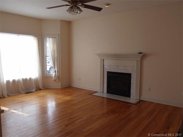111Pondview Cir #111, Beacon Falls, CT 06403