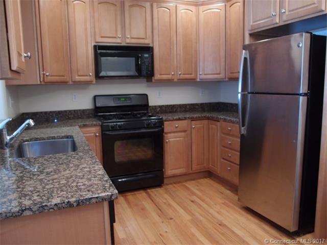 111Pondview Cir #111, Beacon Falls, CT 06403