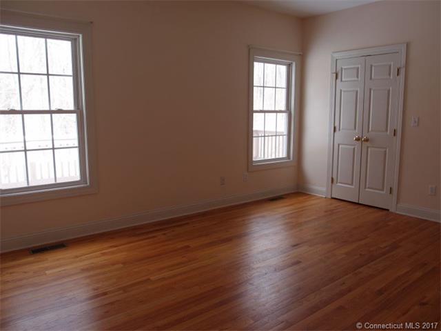 111Pondview Cir #111, Beacon Falls, CT 06403