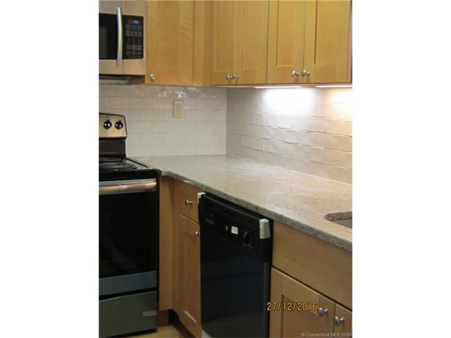14Hamre Ln #B, Branford, CT 06405