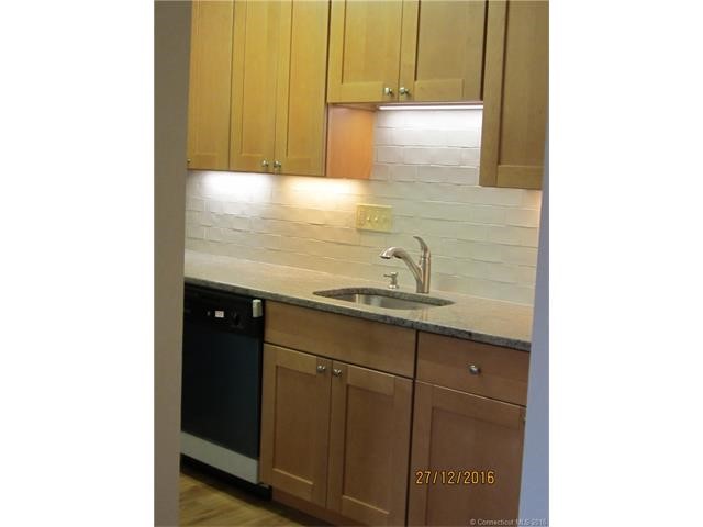 14Hamre Ln #B, Branford, CT 06405