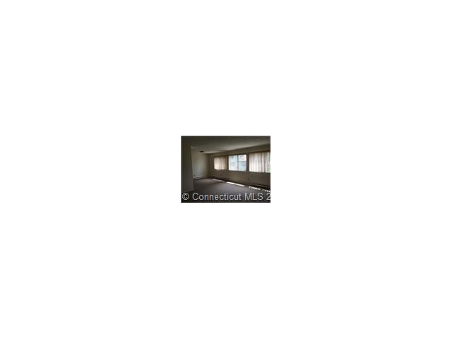 16 Pineview Dr, Branford, CT 06405