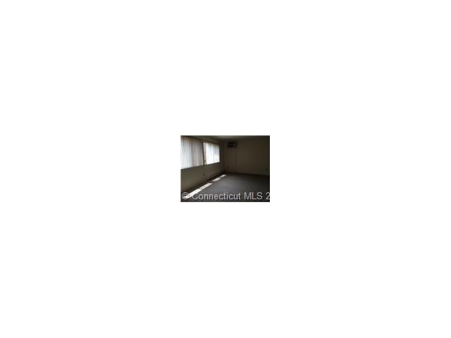 16 Pineview Dr, Branford, CT 06405