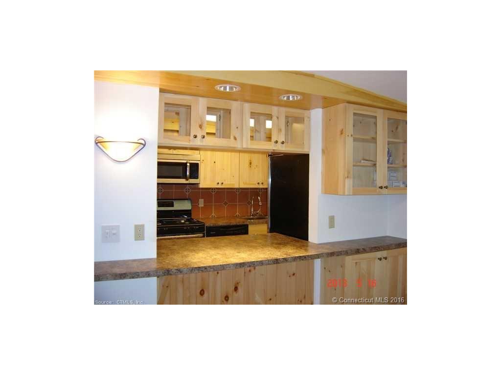 69B Damascus Rd, Branford, CT 06405