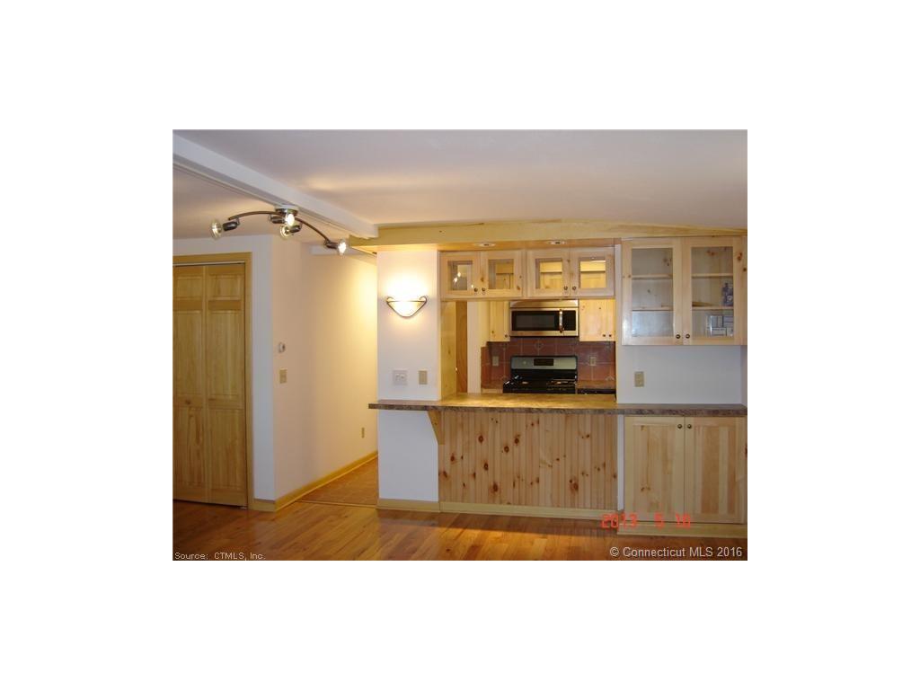 69B Damascus Rd, Branford, CT 06405