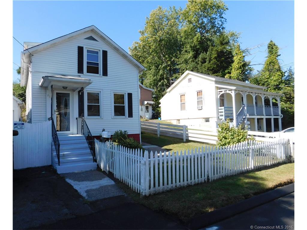 16 Monroe St, Branford, CT 06405