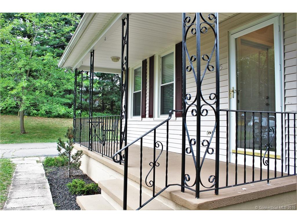 75 Pinski Dr, Branford, CT 06405